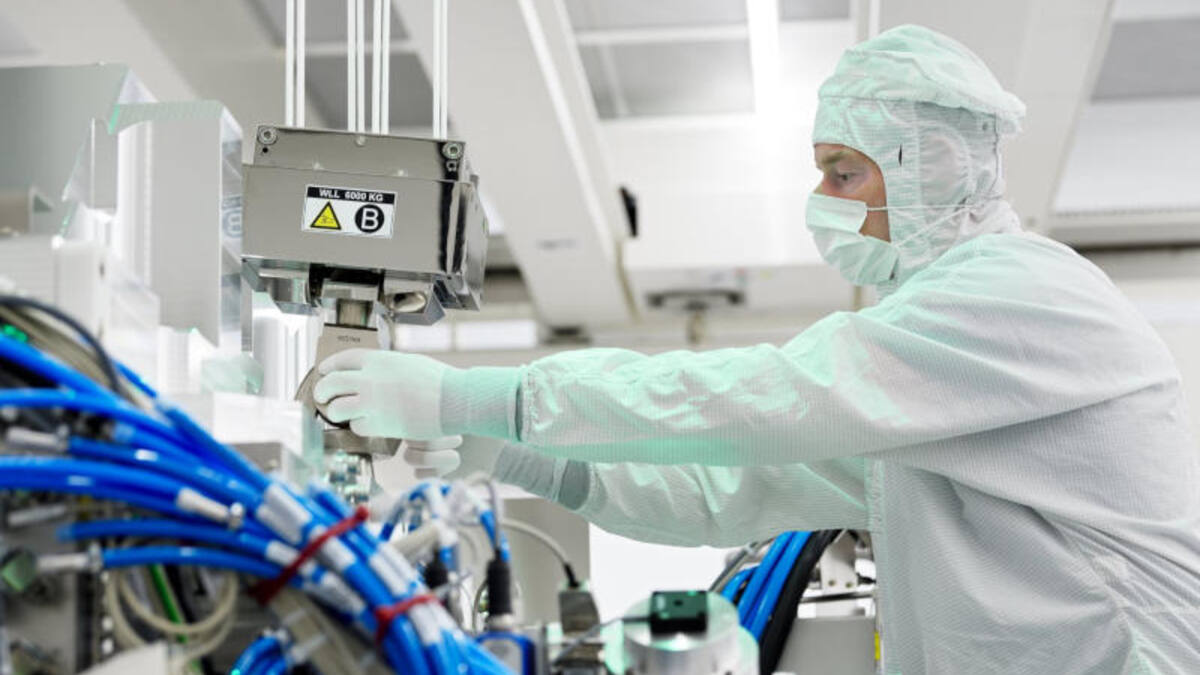 Китайские производители чипов накопили сотни DUV-литографов ASML