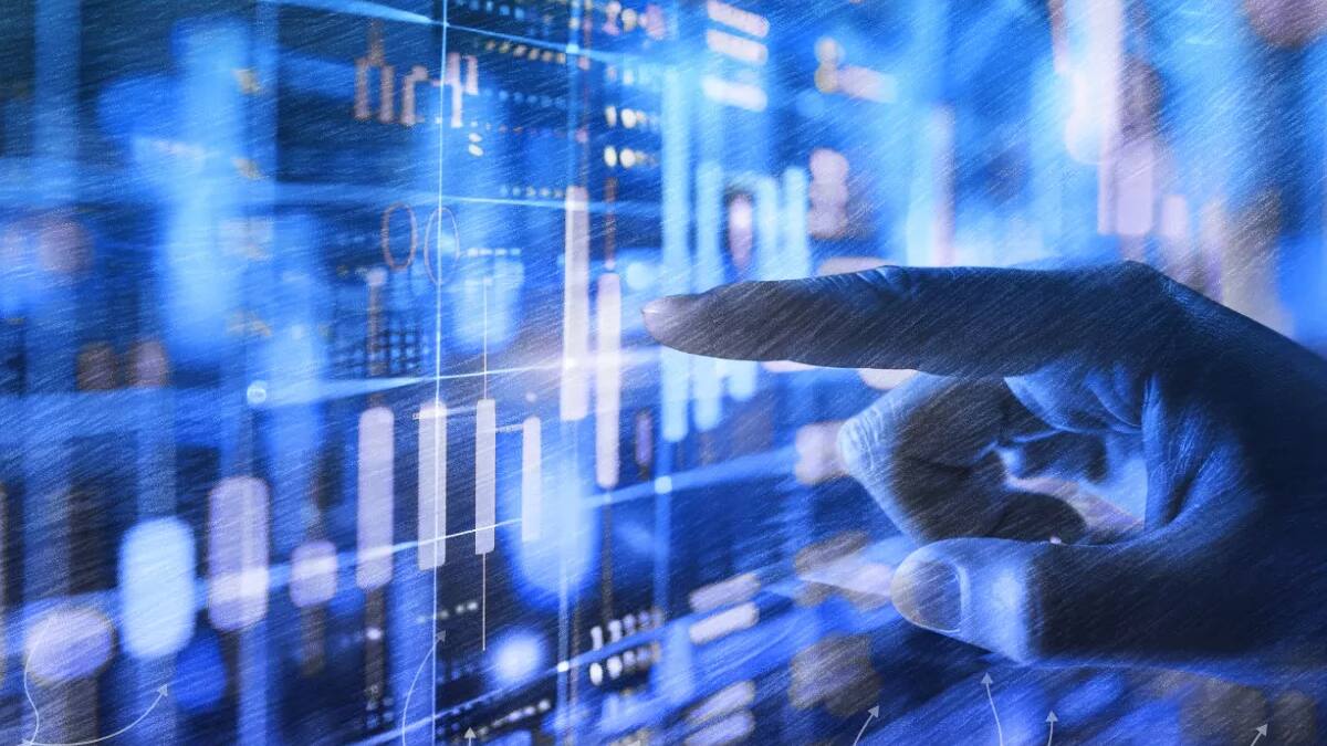 Биткоин торгуется около $86 000 год спустя после рекорда выше $126 000