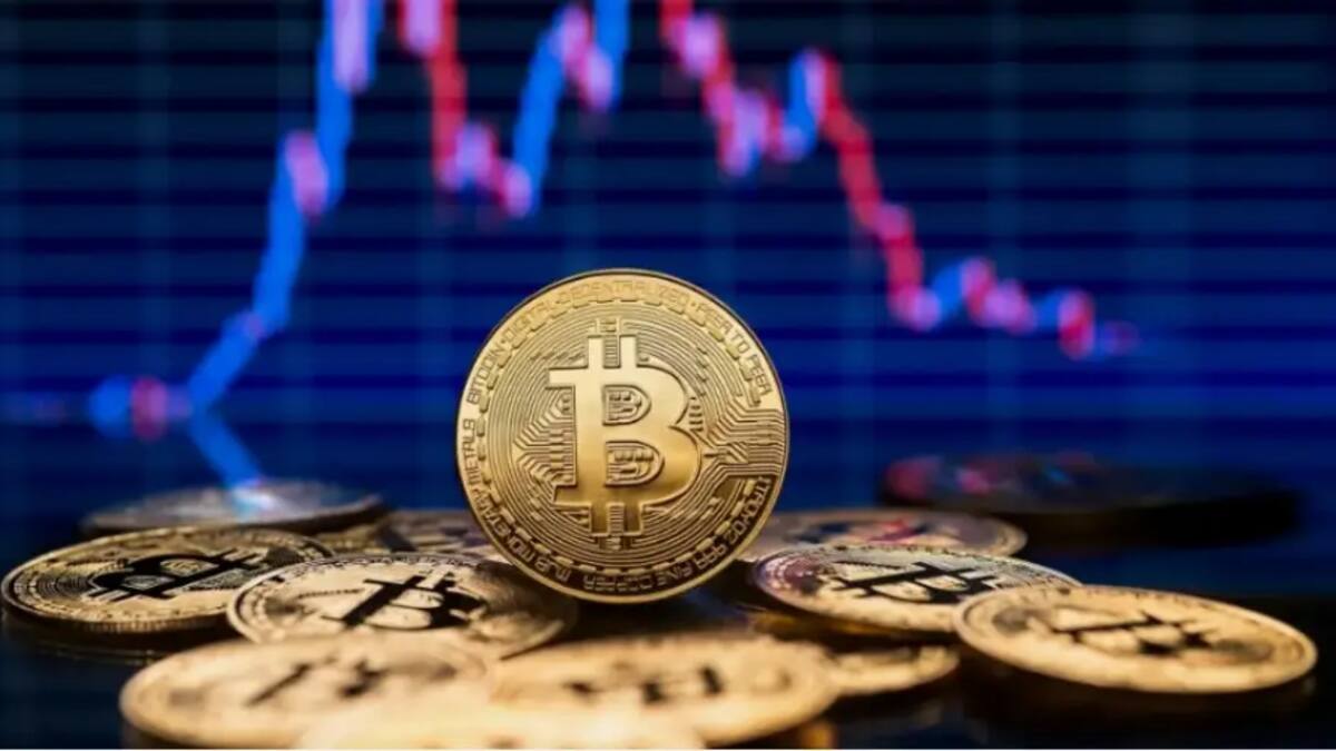 CryptoQuant назвала три причины падения биткоина на 4,2% с начала октября