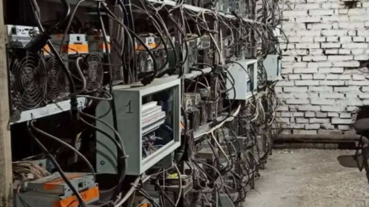 Суд в Коми оштрафовал майнера на 200 000 рублей за ферму на 88 устройств