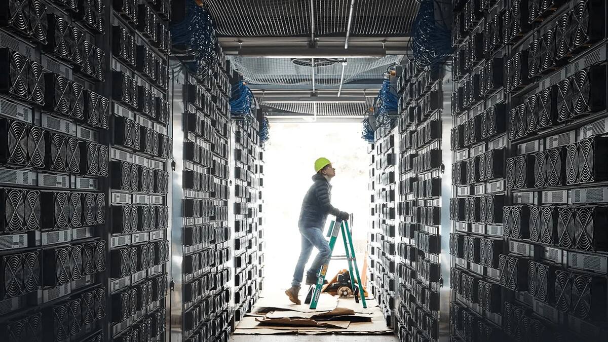 Сложность майнинга биткоина на высоте блока 969696 упала на 0,03%