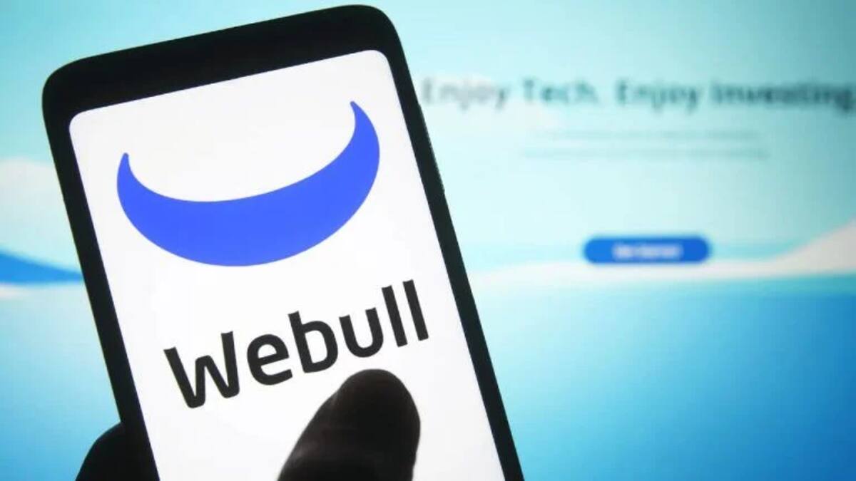Webull подключилась к партнёрской программе Cashtag в X для торговли акциями и криптой