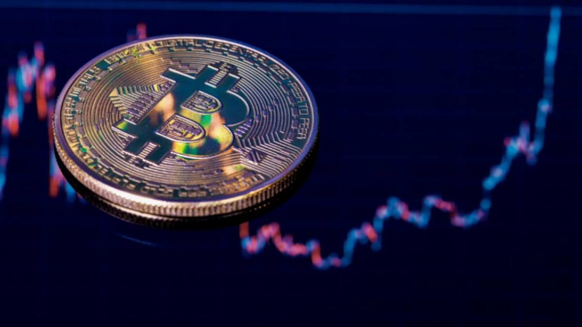 Santiment: крупные кошельки биткоина сократили запасы на 0,20% за три недели